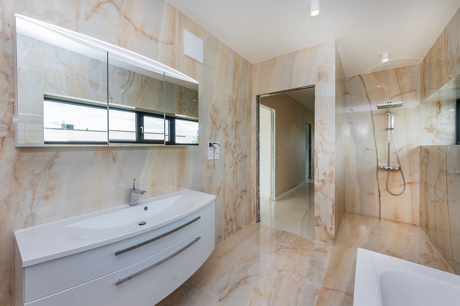 Prodej domu 295 m² s pozemkem 887 m² – fotografie 2