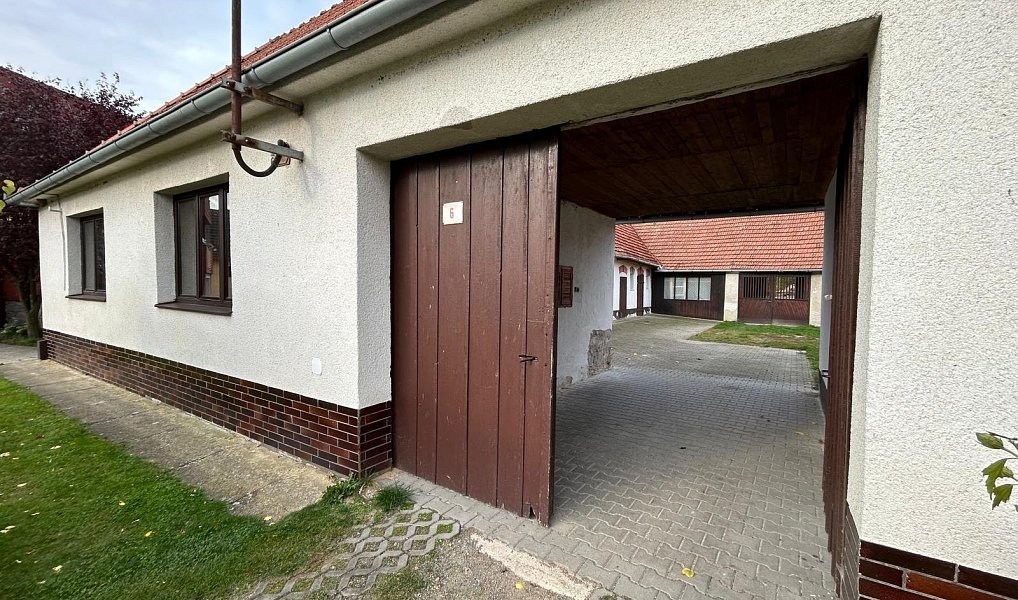 Pronájem statku s pozemky v oblasti Kramolína u Třebíče, 173 500 m2 - Kramolín — foto 2