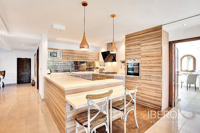 Casa 7+kk – Marbella, Urbanización Marbesa - Más