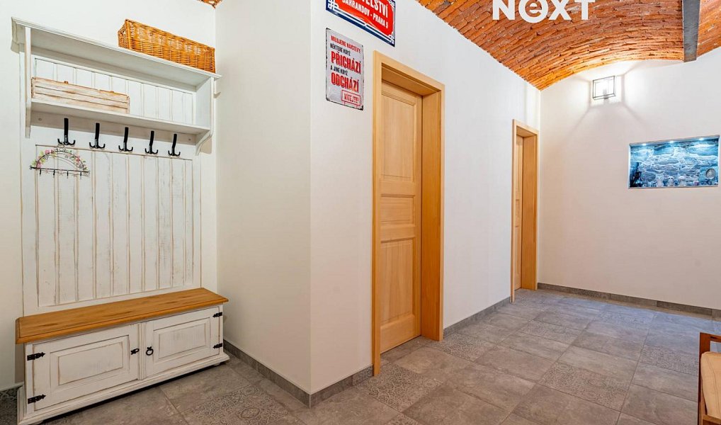 Prodej domu 560 m² s pozemkem 3 596 m², Chrášťany – náhled fotky 13