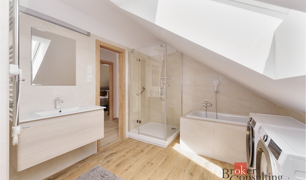 Prodej domu 239 m² s pozemkem 1 179 m², Nový Knín – náhled fotky 16