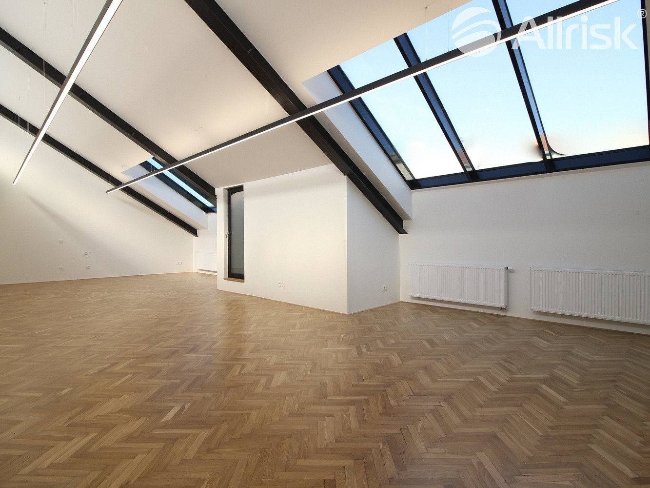 Pronájem kanceláře 196 m²