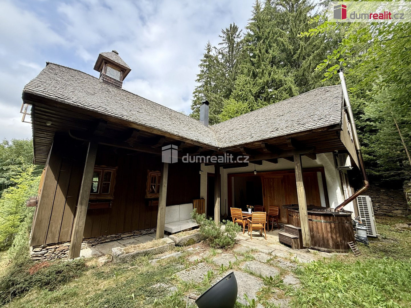 Prodej domu 300 m² s pozemkem 1 292 m²