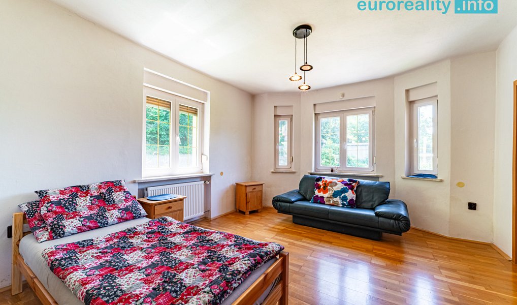 Pronájem domu 210 m² s pozemkem 1 068 m², Aš – náhled fotky 3