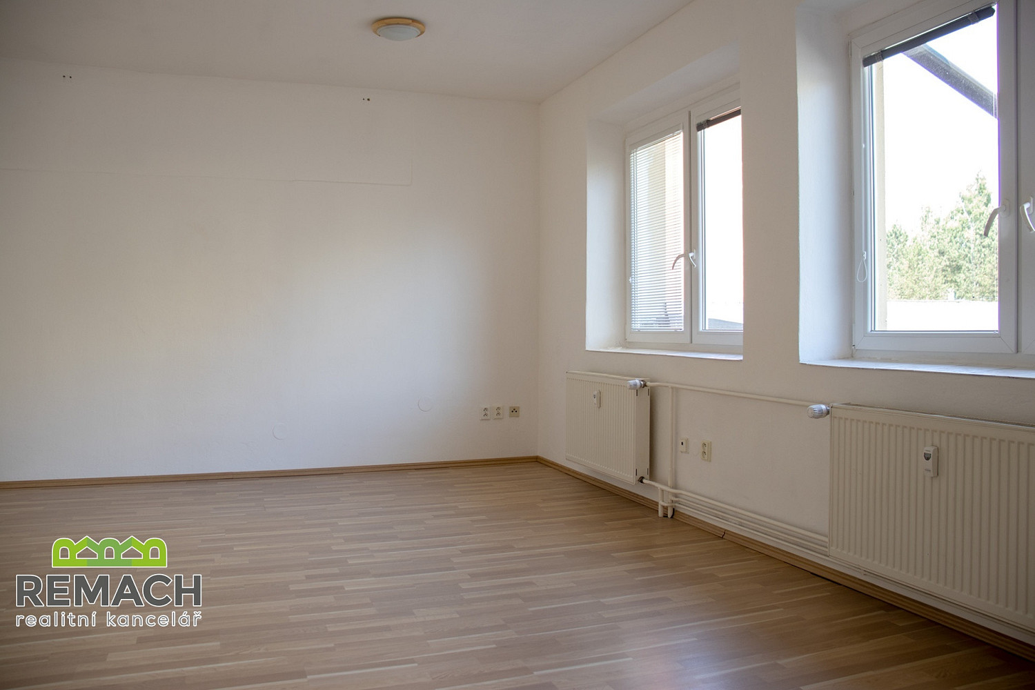Pronájem bytu 1+kk 38 m² – fotografie 2