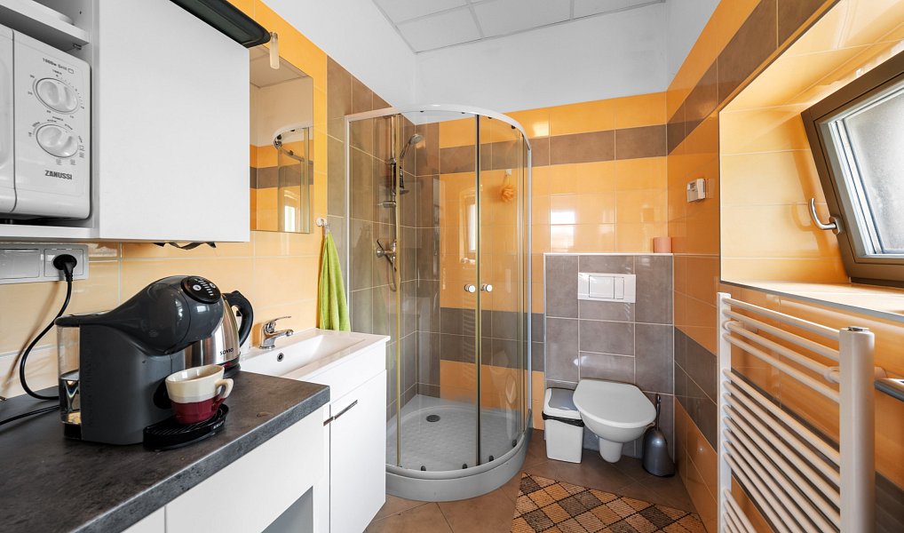 Prodej domu 340 m² s pozemkem 450 m², Jesenice – náhled fotky 10