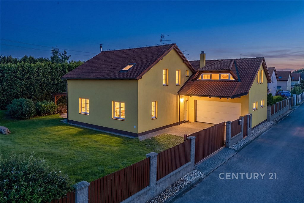 Prodej domu 252 m² s pozemkem 843 m² – pohled 5