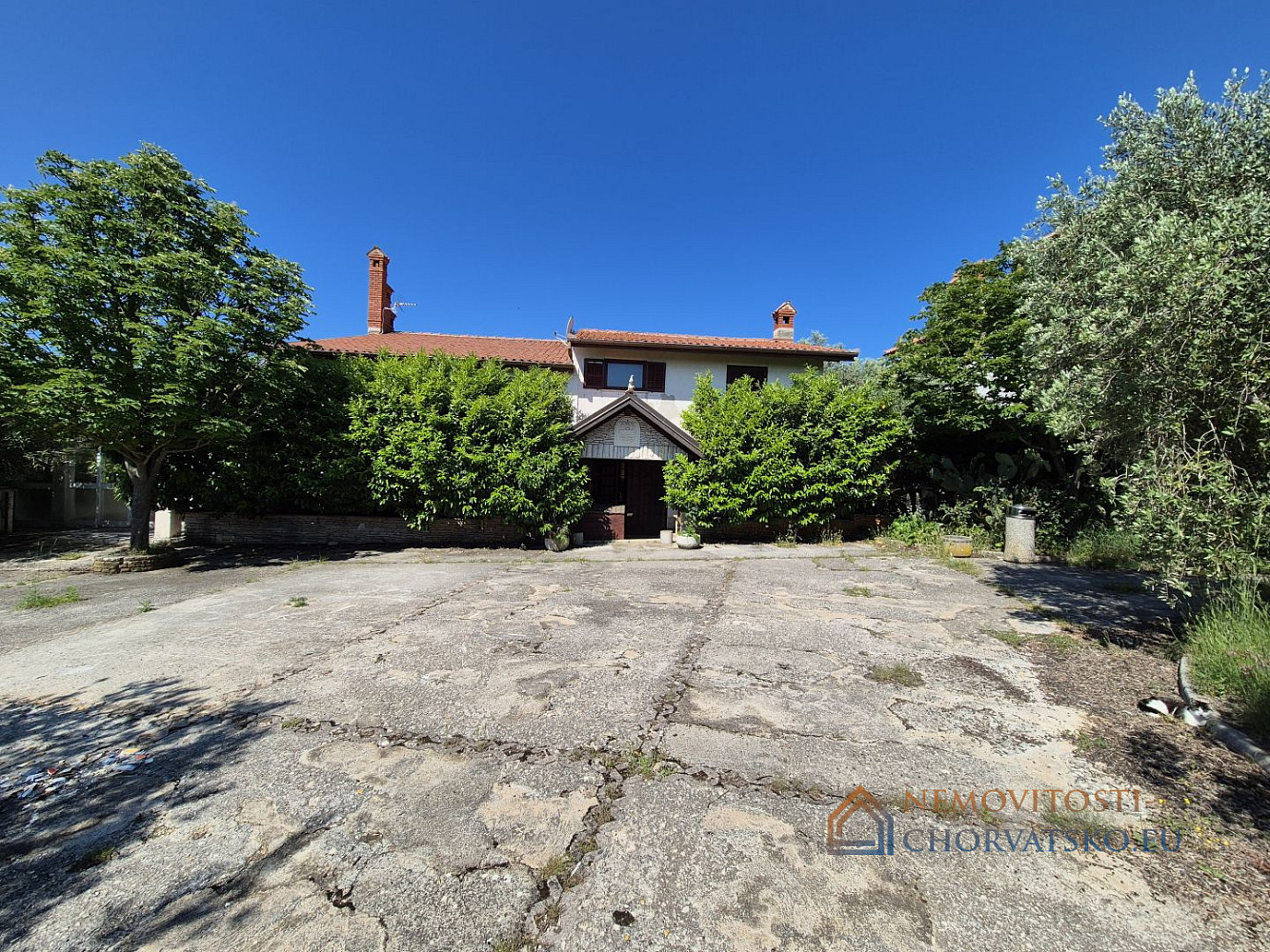 Prodej domu 320 m² s pozemkem 2 600 m² - Aanzicht 2