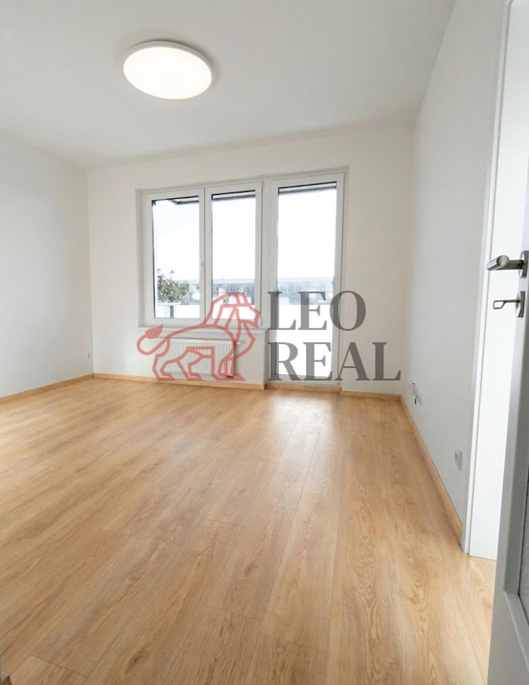 Pronájem bytu 2+kk 40 m² – fotografie 3