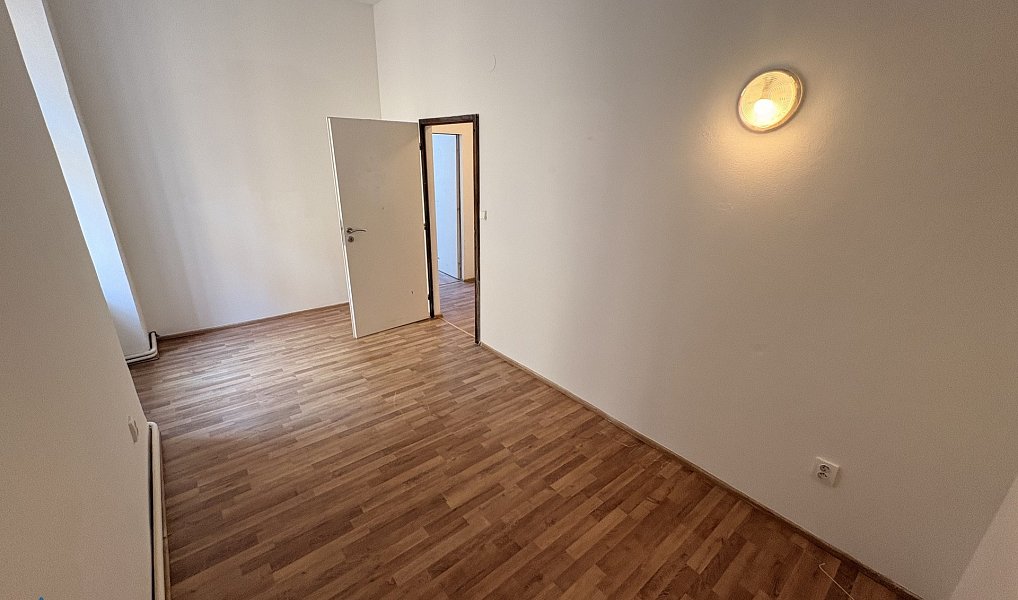 Pronájem bytu 3+1 75 m², Hostinné – náhled fotky 12