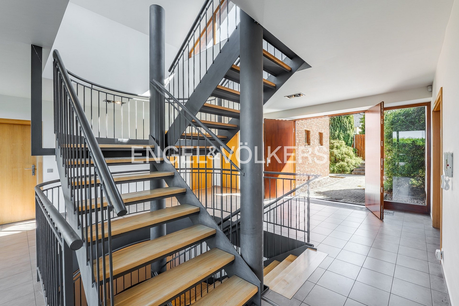 Prodej domu 383 m² s pozemkem 1 750 m² — photo 3