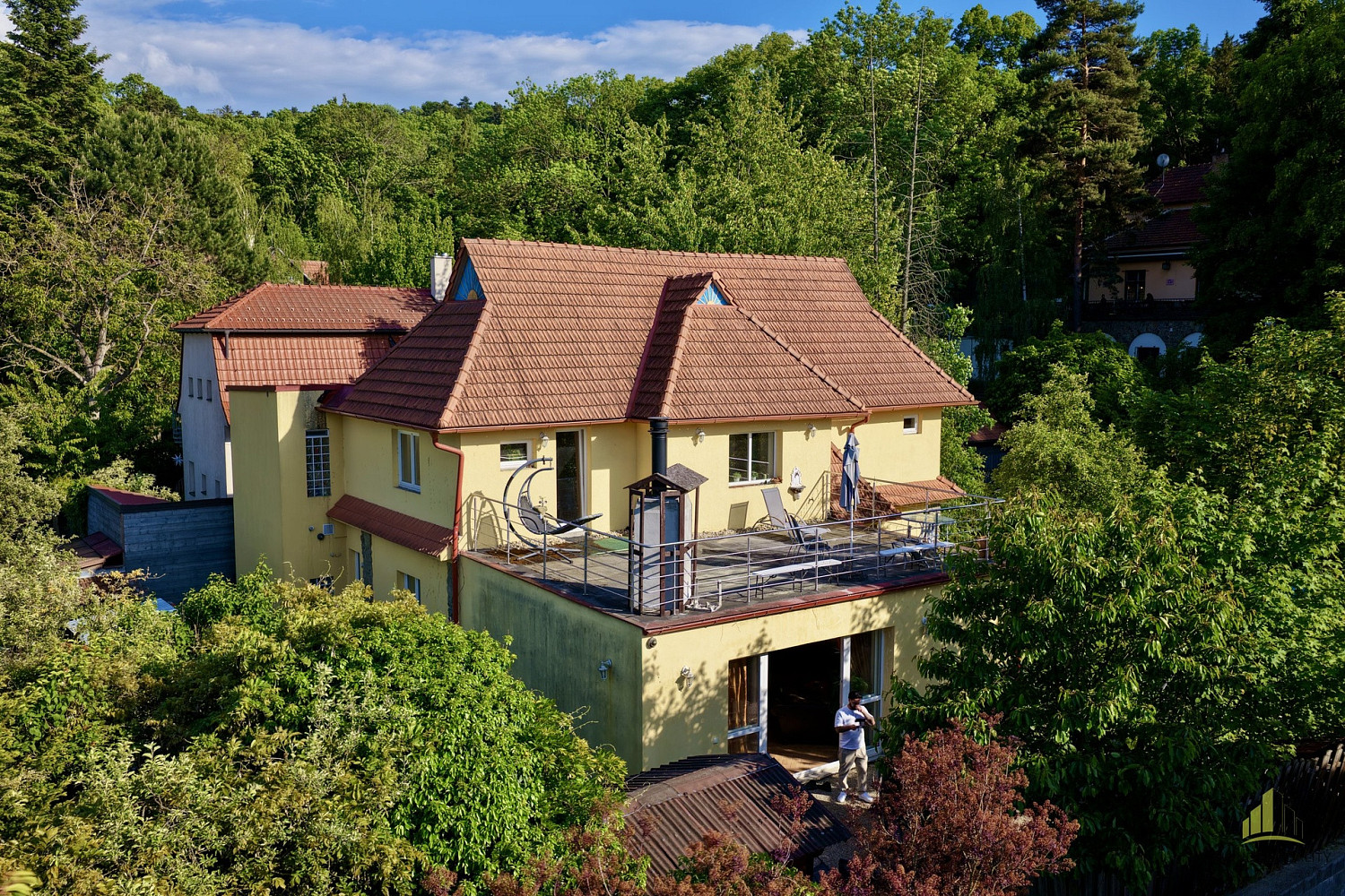 Prodej domu 327 m² s pozemkem 871 m² — photo 2