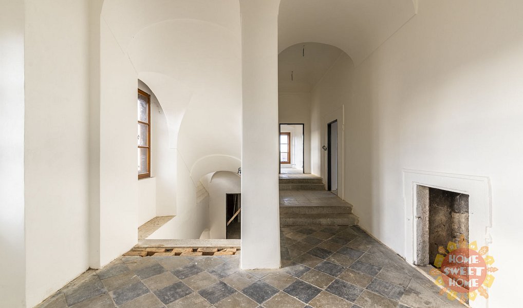 Prodej ubytovacího objektu 1 761 m², Tursko – náhled fotky 10