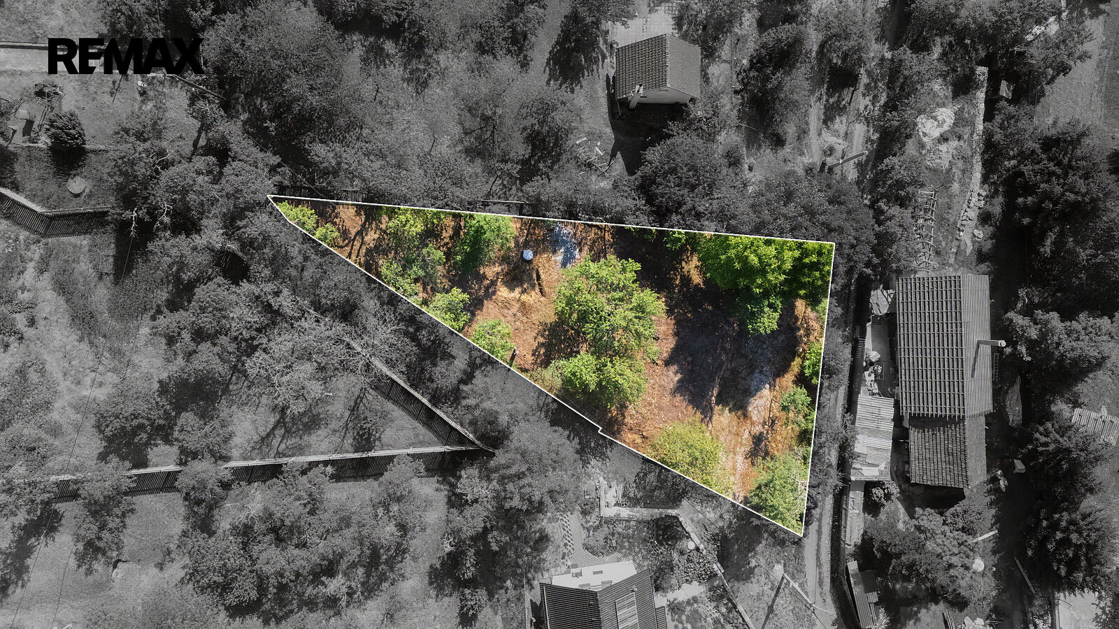 Prodej stavebního pozemku 692 m² – fotografie 5