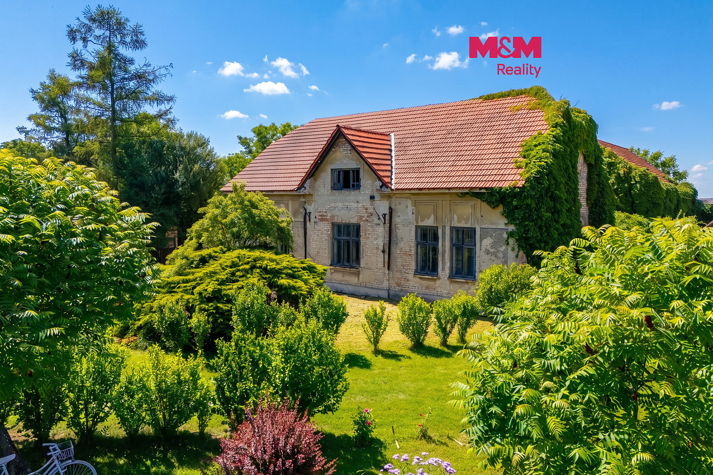 Prodej domu 742 m² s pozemkem 4 545 m²