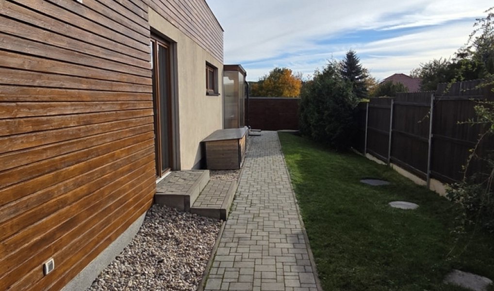 Prodej domu 125 m² s pozemkem 861 m², Jesenice – náhled fotky 18