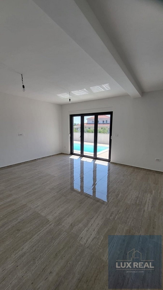 Prodej domu 250 m² s pozemkem 400 m² - Widok 6