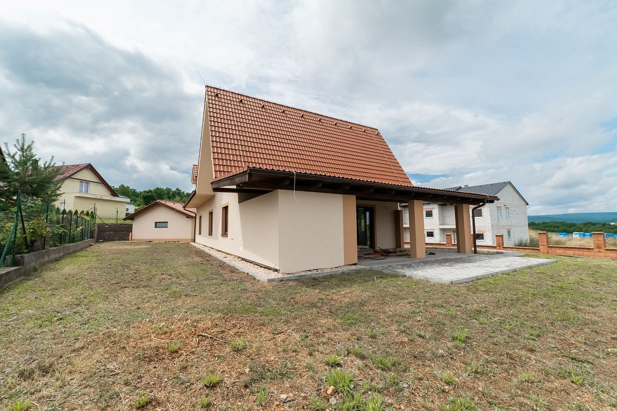 Prodej domu 218 m² s pozemkem 1 043 m² – pohled 3