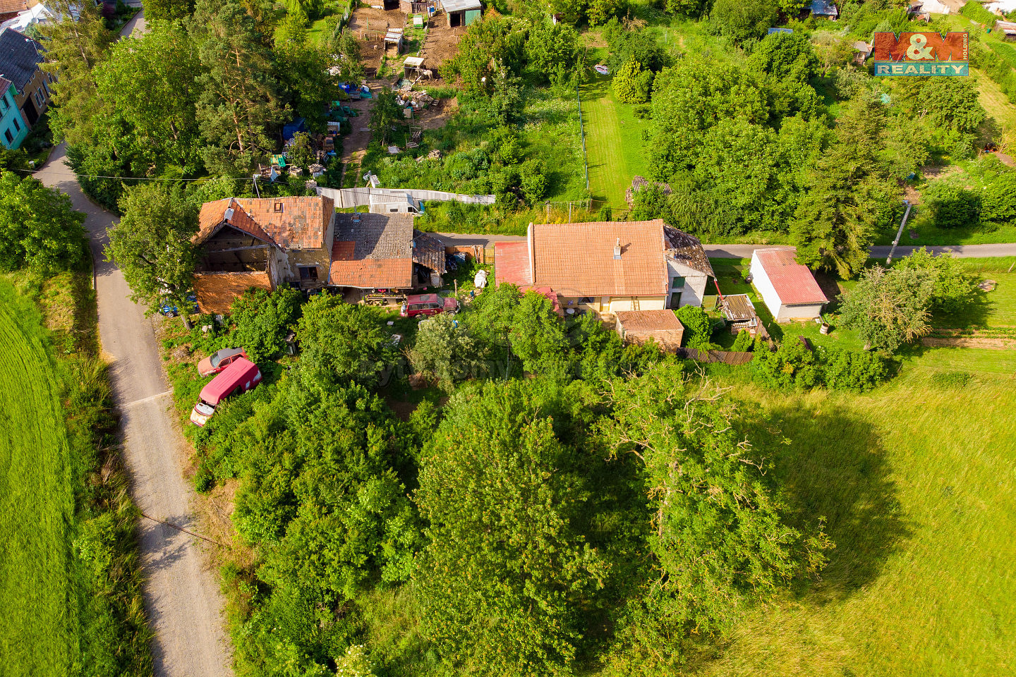 Prodej stavebního pozemku 734 m² – pohled 2