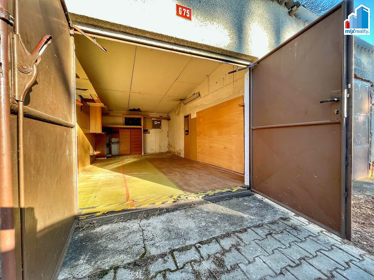 Prodej - garáž 23 m2 v obci tlučná