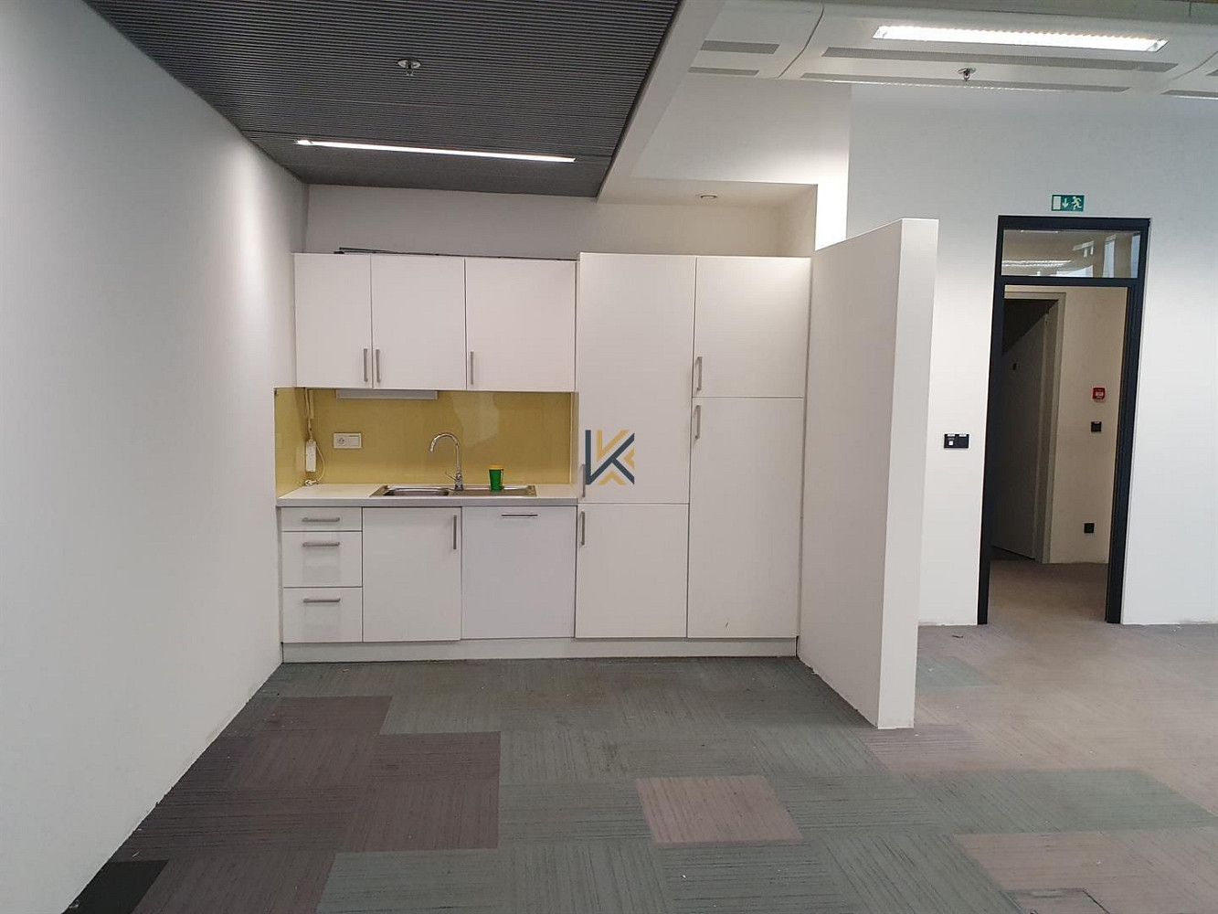 Pronájem kanceláře 243 m² – pohled 3