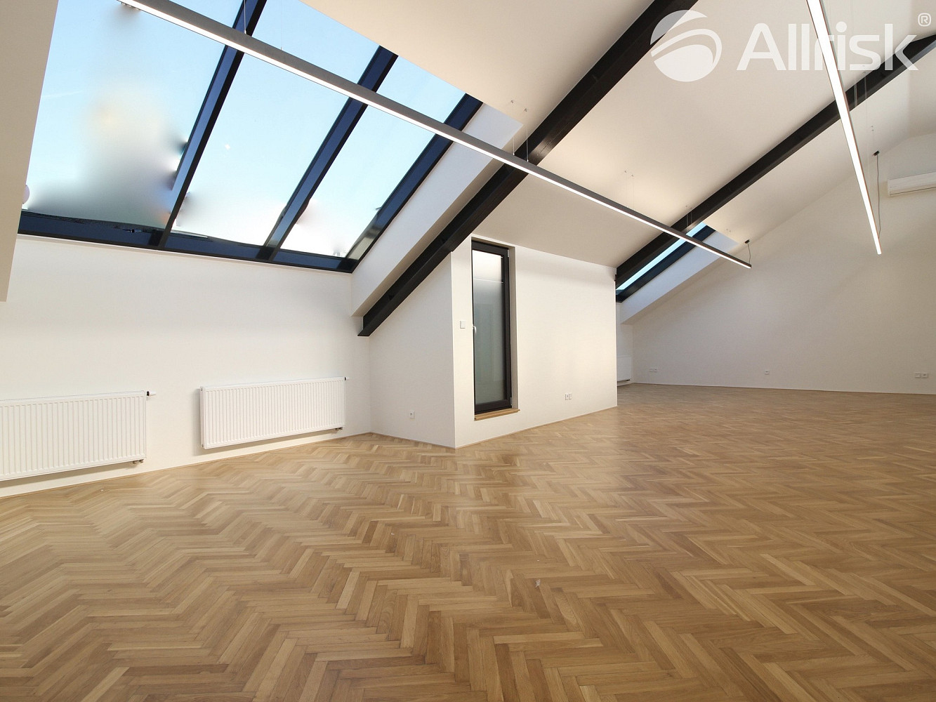 Pronájem kanceláře 196 m² – fotografie 4
