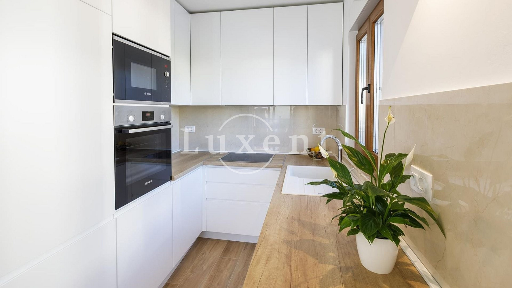 Prodej domu 450 m² s pozemkem 712 m² – pohled 2