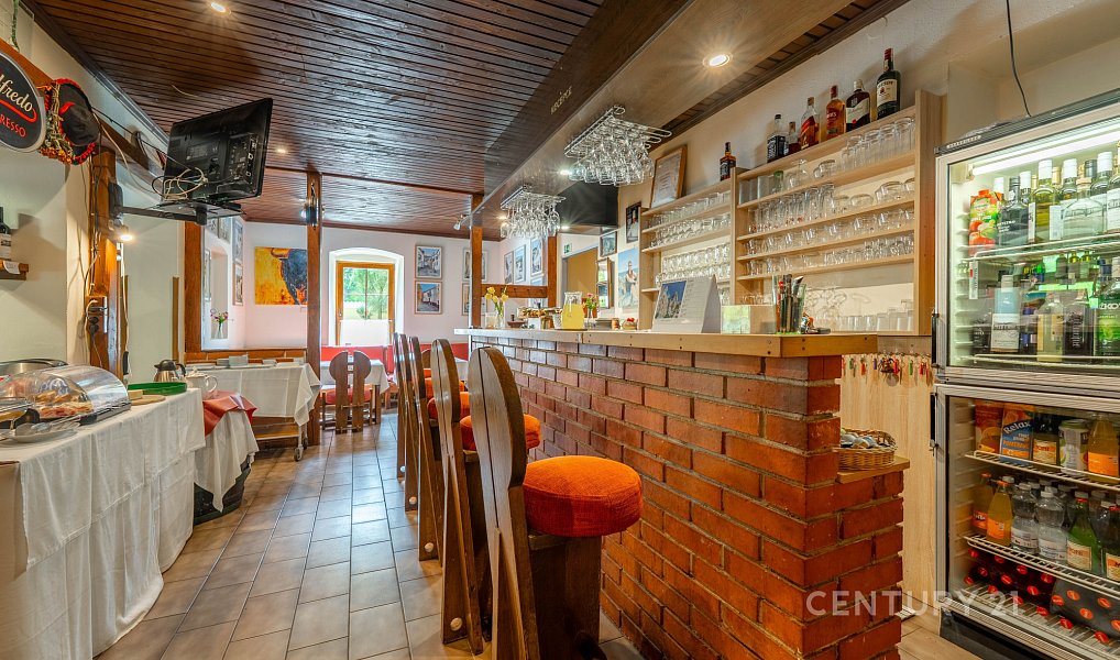 Prodej ubytovacího objektu 430 m², Jesenice – náhled fotky 3
