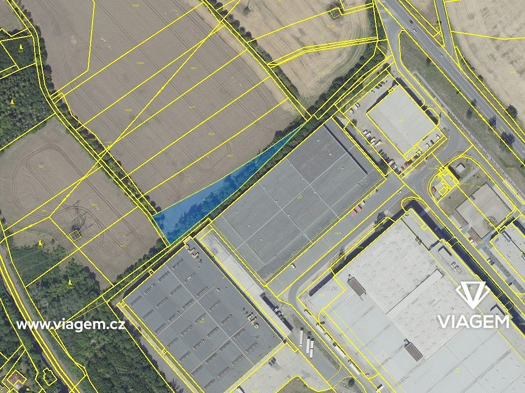 Prodej komerčního pozemku 2 230 m²