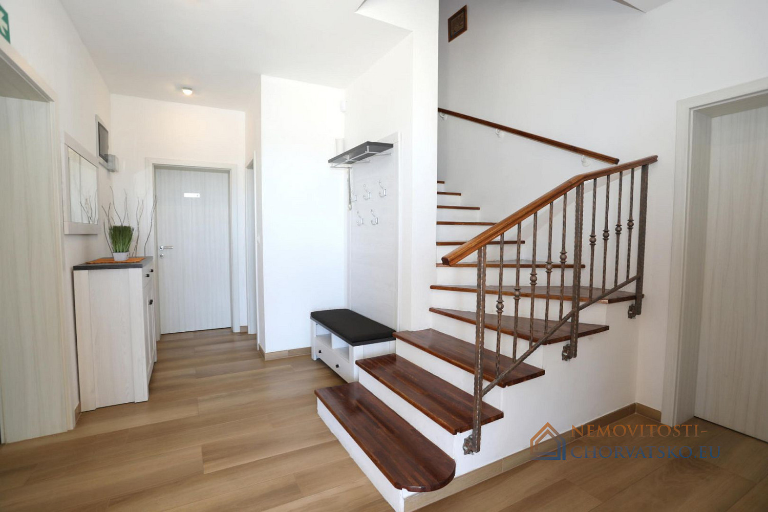 Prodej domu 226 m² s pozemkem 776 m² – pohled 6