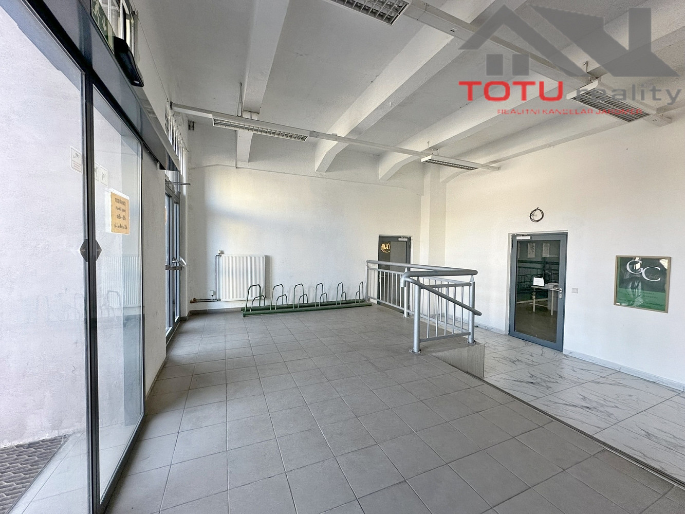 Pronájem obchodních prostor 205 m² – fotografie 3