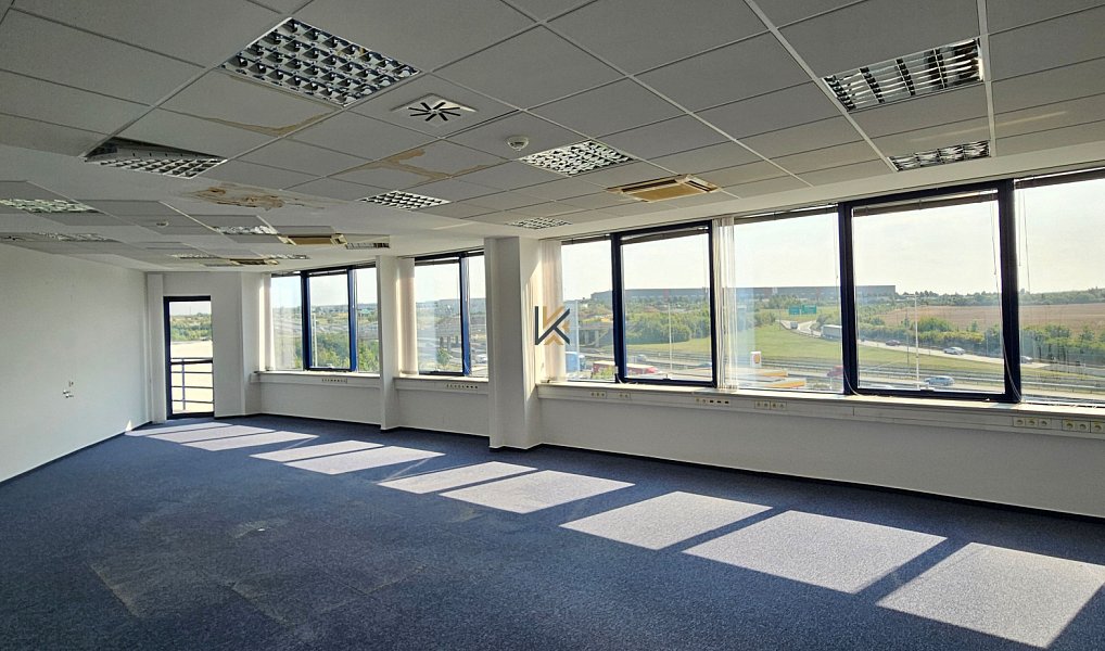 Pronájem kanceláře 555 m², Nupaky – náhled fotky 13