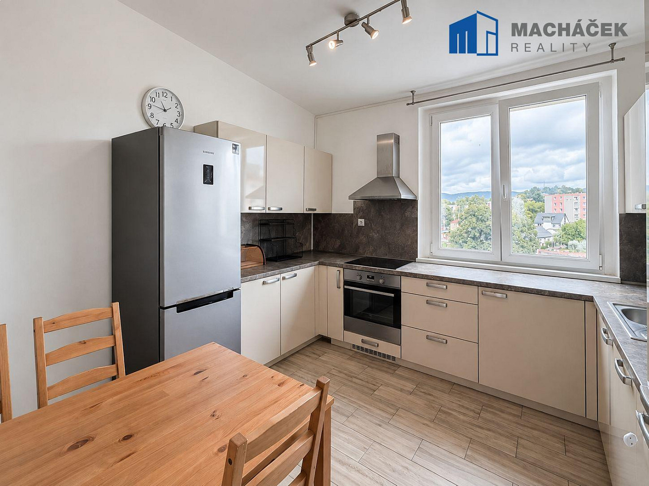 Pronájem bytu 2+1 60 m² – fotografie 3