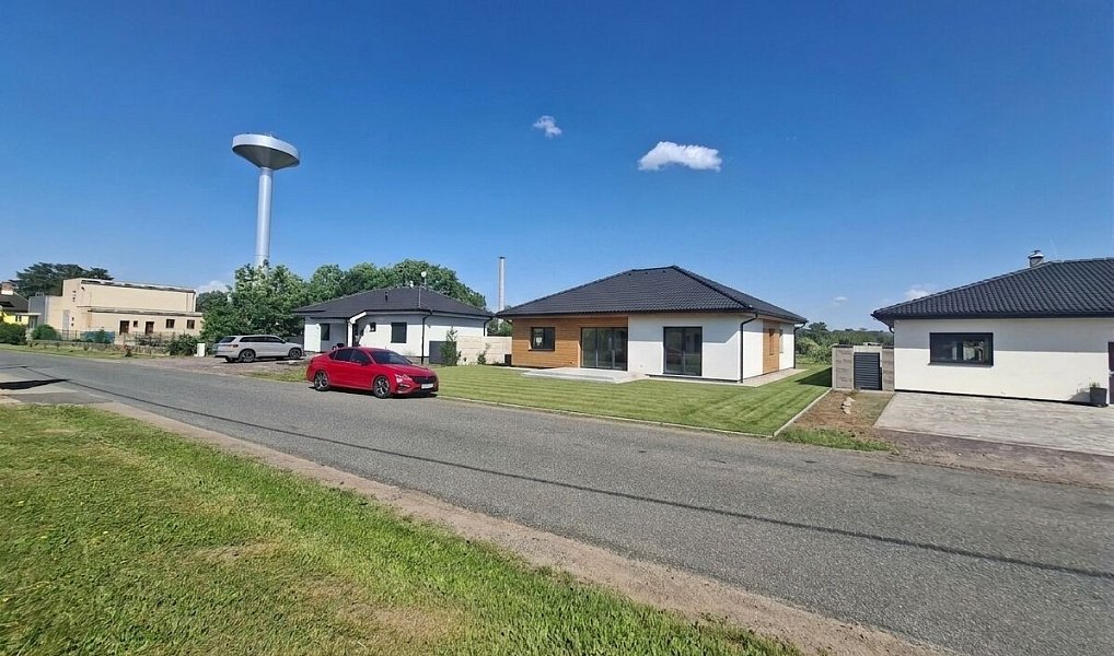 Prodej domu 140 m² s pozemkem 827 m², Strachotice – náhled fotky 2