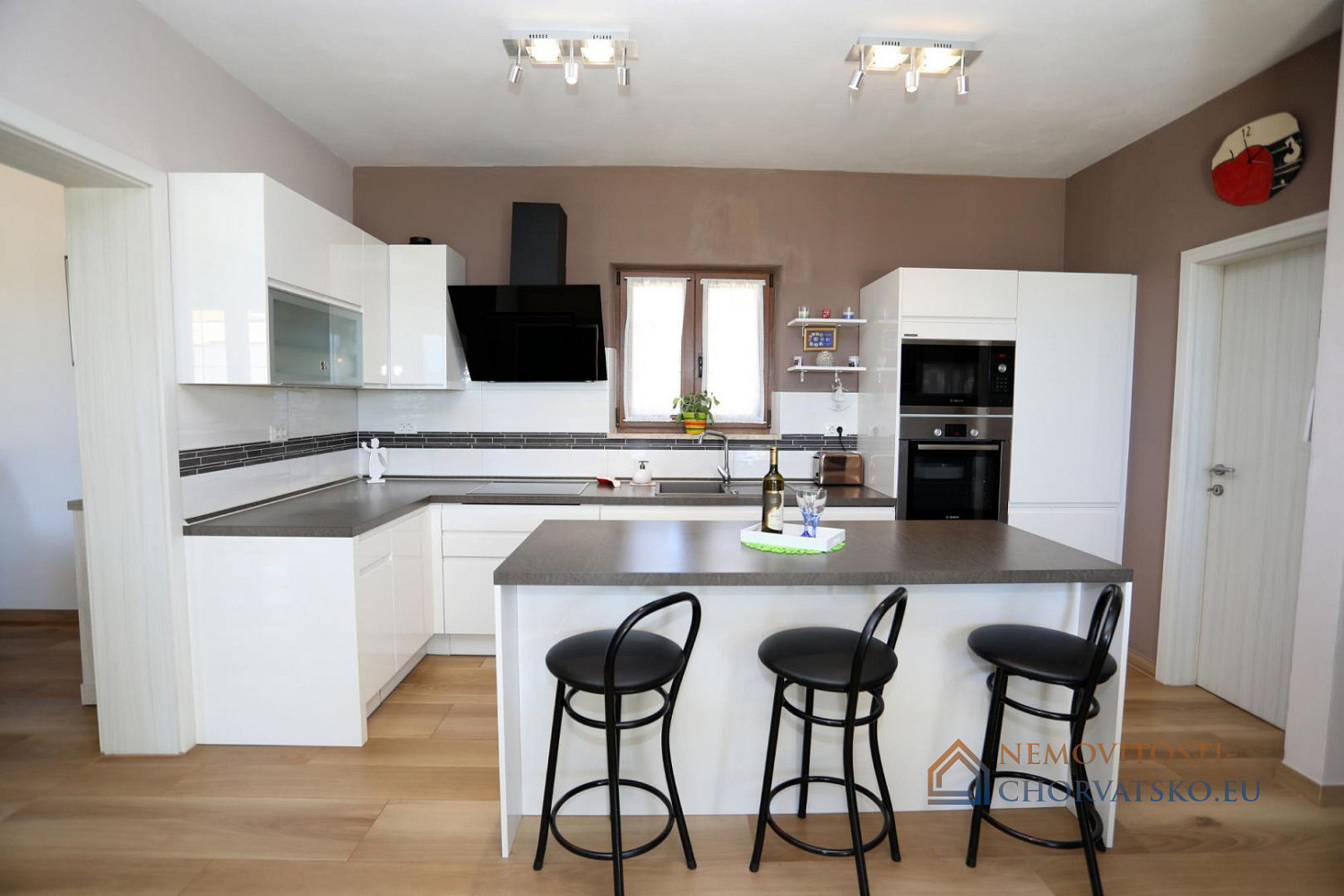 Prodej domu 226 m² s pozemkem 776 m² – pohled 3