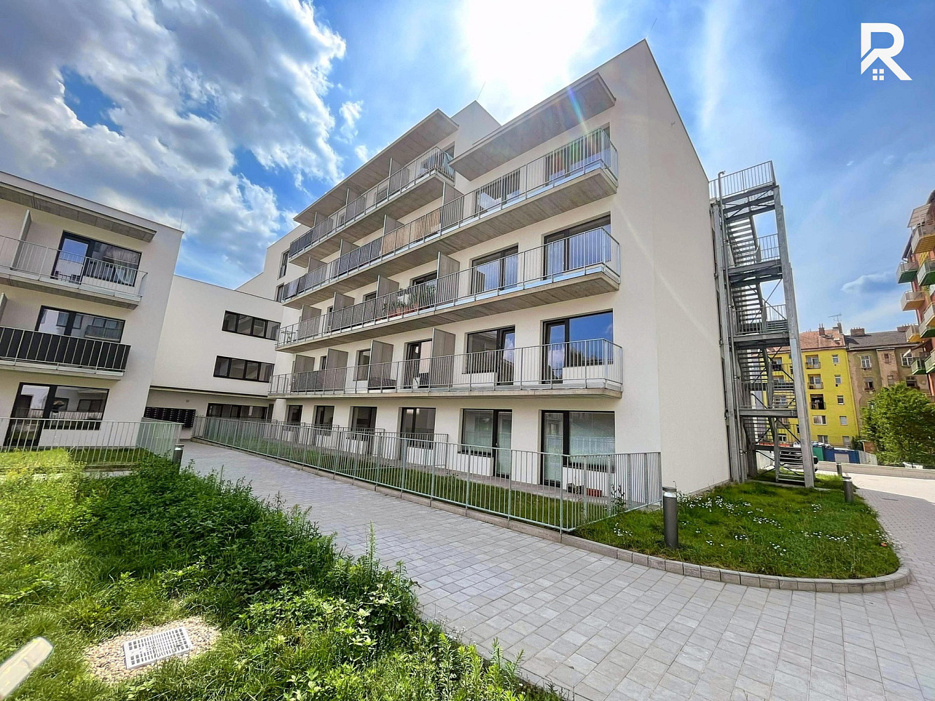 Pronájem bytu 1+kk 27 m² — photo 4