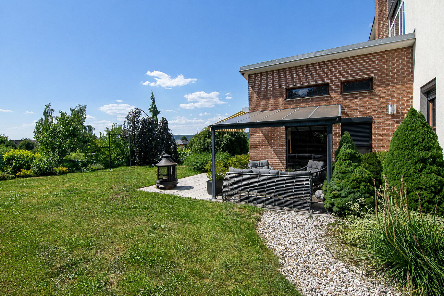Prodej domu 258 m² s pozemkem 756 m² – fotografie 2