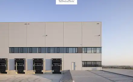 Pronájem skladovacích prostor 2 000 m², Kozomín, okres Mělník