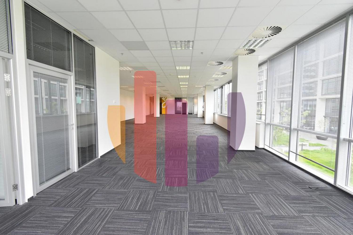 Pronájem kanceláře 898 m² — photo 4