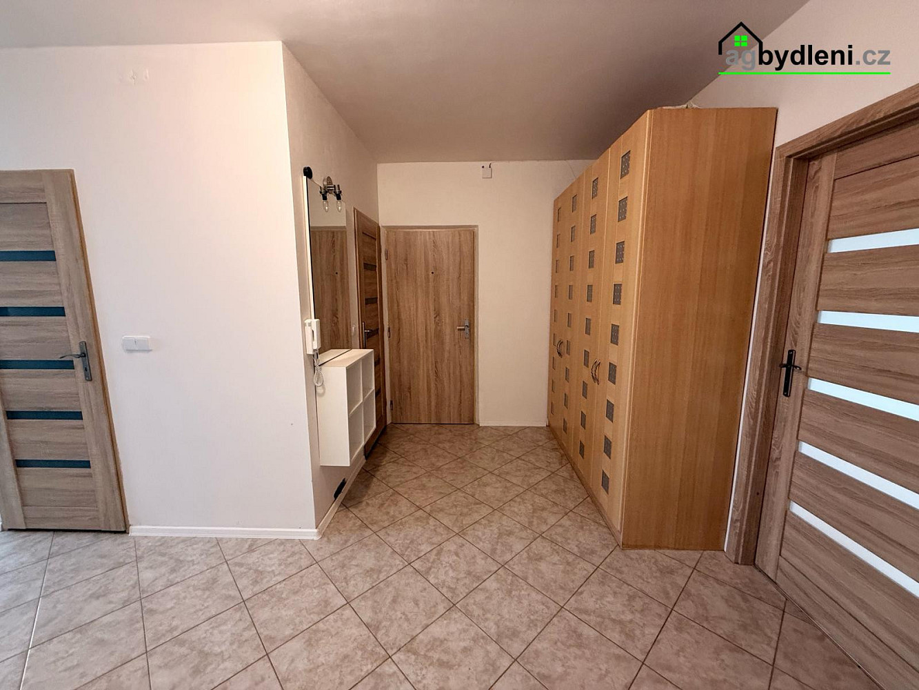 Pronájem bytu 2+1 60 m² – fotografie 3