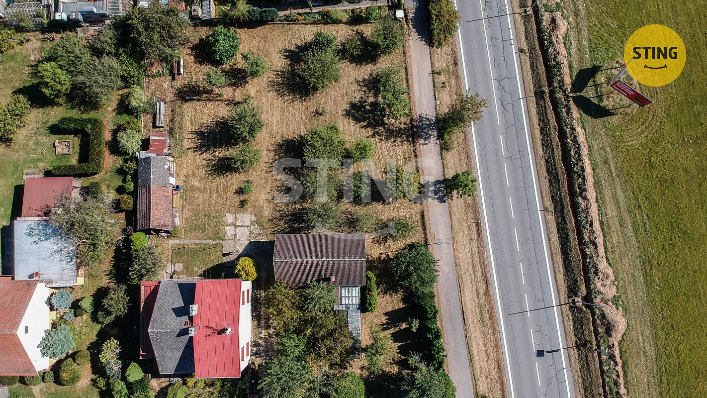 Prodej stavebního pozemku 698 m² – fotografie 2