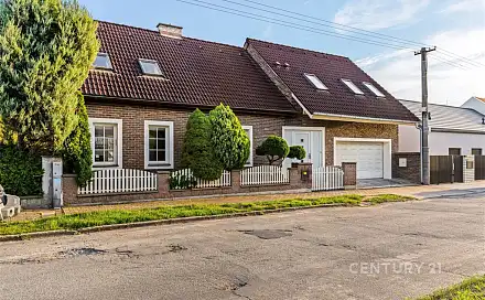 Prodej domu 250 m² s pozemkem 402 m², Čelakovského, Slaný, okres Kladno