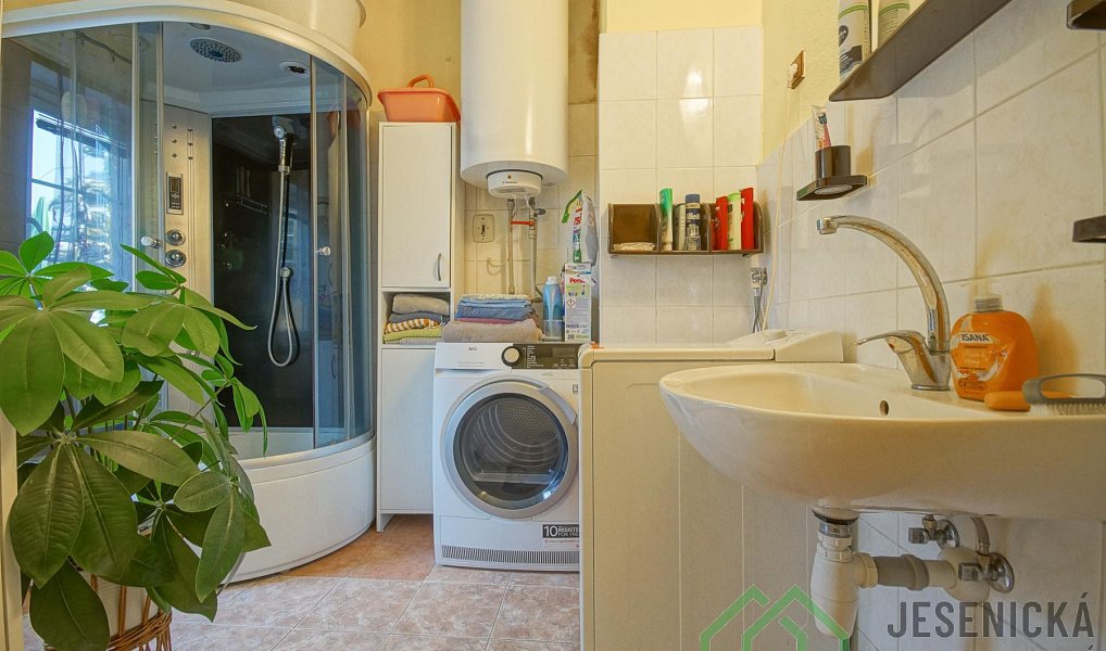 Prodej domu 336 m² s pozemkem 1 626 m², Bernartice – náhled fotky 16