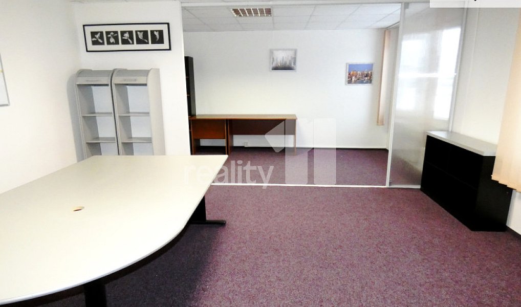 Pronájem kanceláře 37 m², Jesenice – fotka 1 z 5