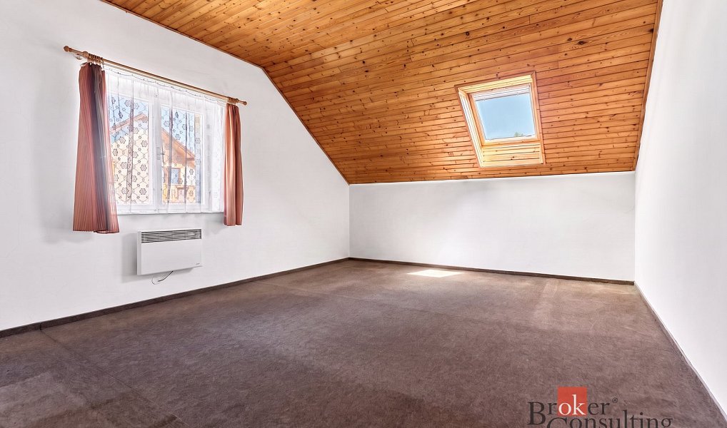 Prodej domu 335 m² s pozemkem 980 m², Skalná – náhled fotky 16