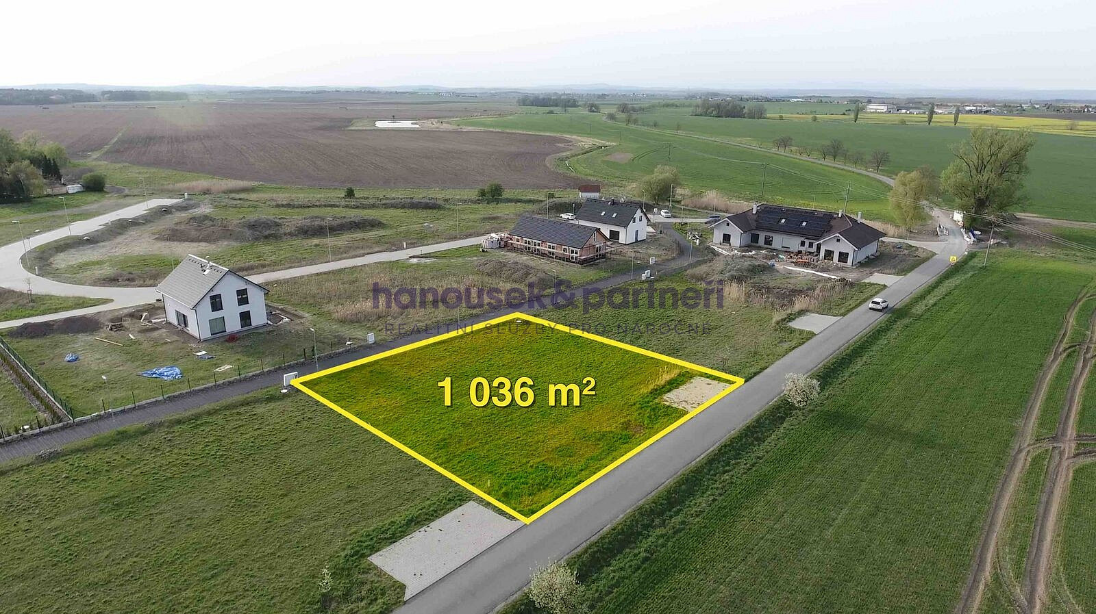 Prodej stavebního pozemku 1 036 m²