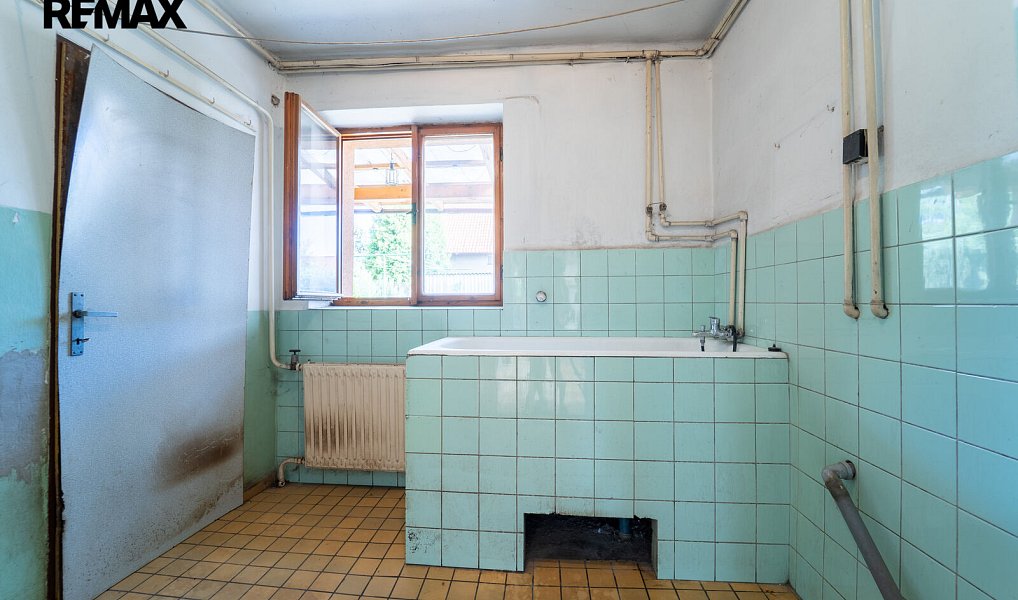 Prodej domu 234 m² s pozemkem 999 m², Týnec nad Labem – náhled fotky 32
