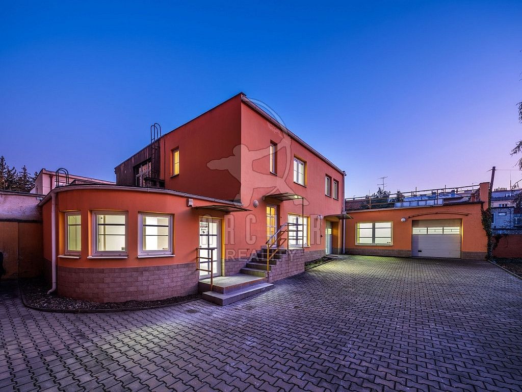Prodej kanceláře 393 m²