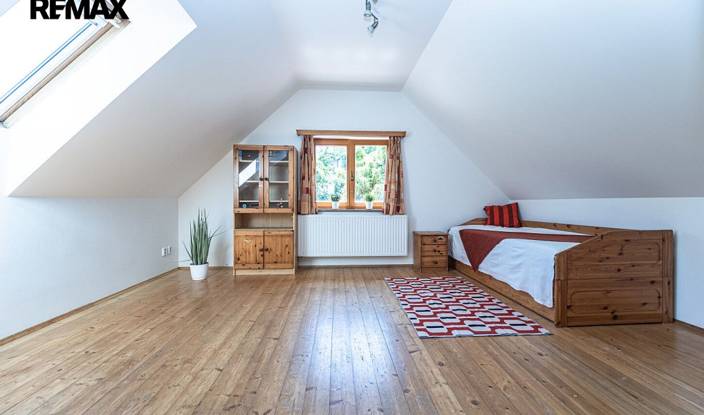 Prodej domu 213 m² s pozemkem 1 886 m², Mirošovice – náhled fotky 14