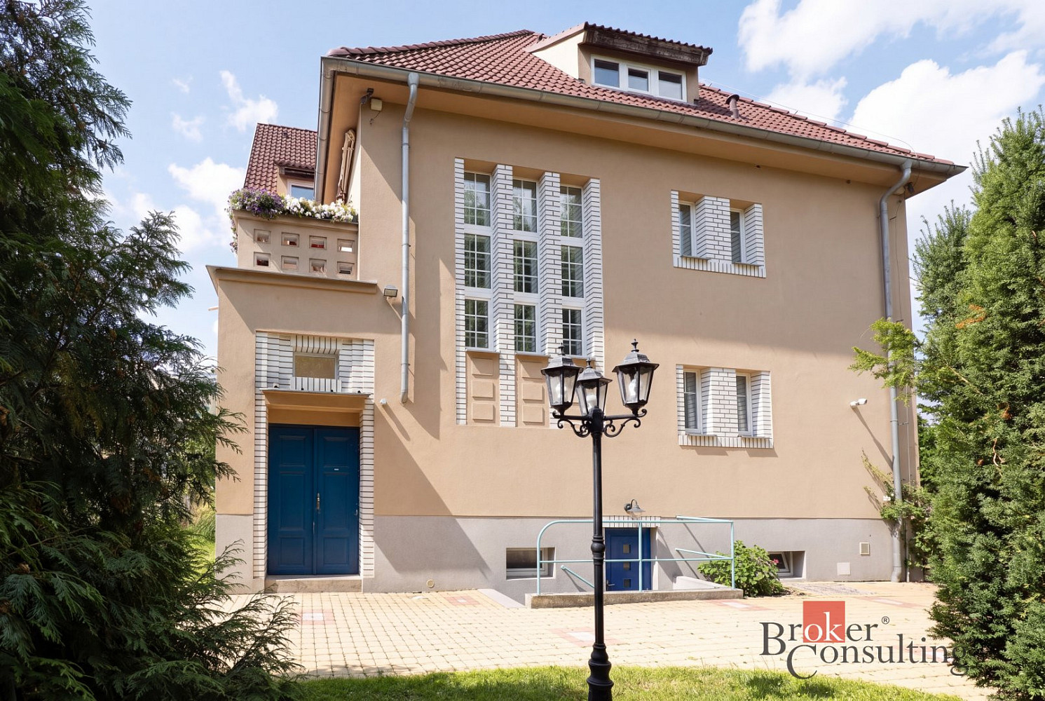 Prodej domu 331 m² s pozemkem 721 m²